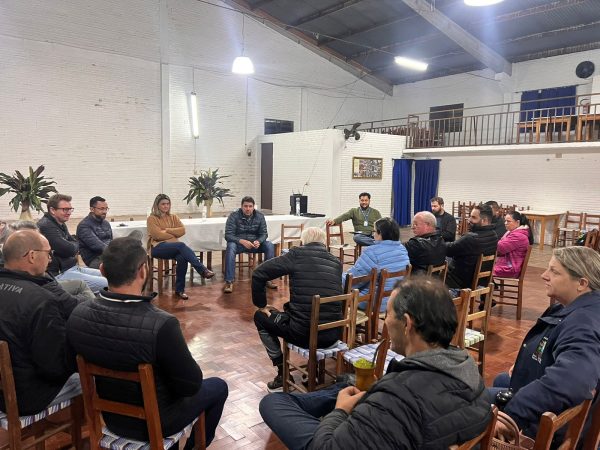 Reunião debate abastecimento de água e serviços da Corsan