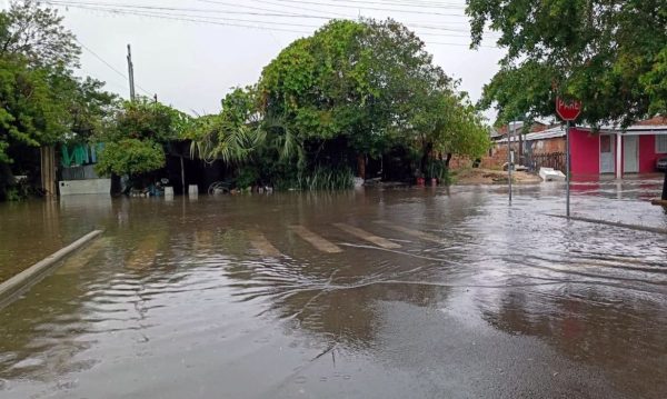 Temporal atinge 19 municípios no RS, deixa desalojados e causa bloqueios em rodovias