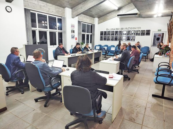 Vereadores rejeitam projeto que previa reajuste para Operador de Máquina Rodoviária