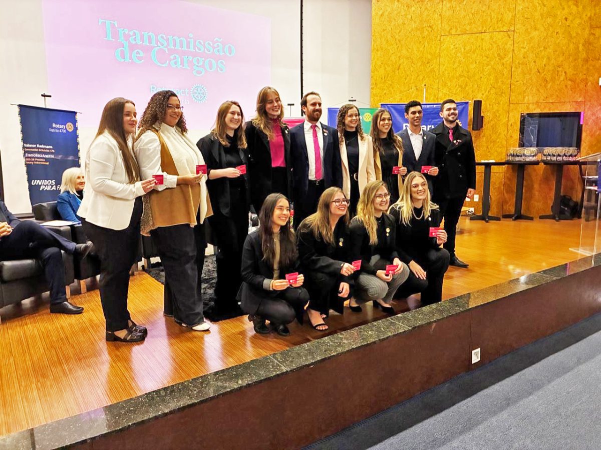 Atual diretoria do Rotaract assumiu em evento realizado no dia 6 de julho de 2025. Clube é presidido por Matheus von Mühlen Prates. Foto: Marco Mallmann
