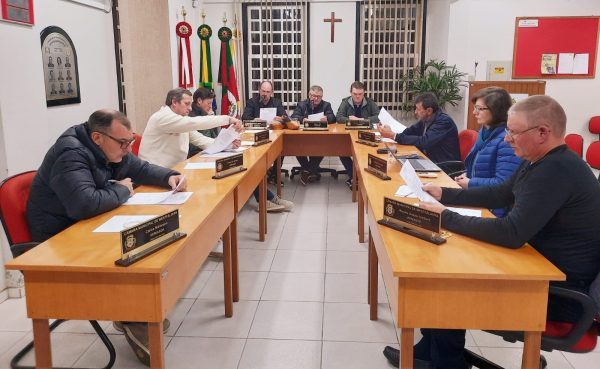 Vereadores aprovam créditos para saúde, educação e obras