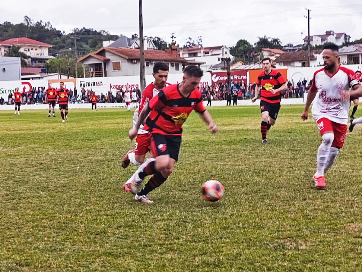Flamengo conseguiu segurar o empate contra o Gaúcho no jogo
de volta, no domingo, 14, e vai decidir contra o Canabarrense. Foto: Marcos Beuren