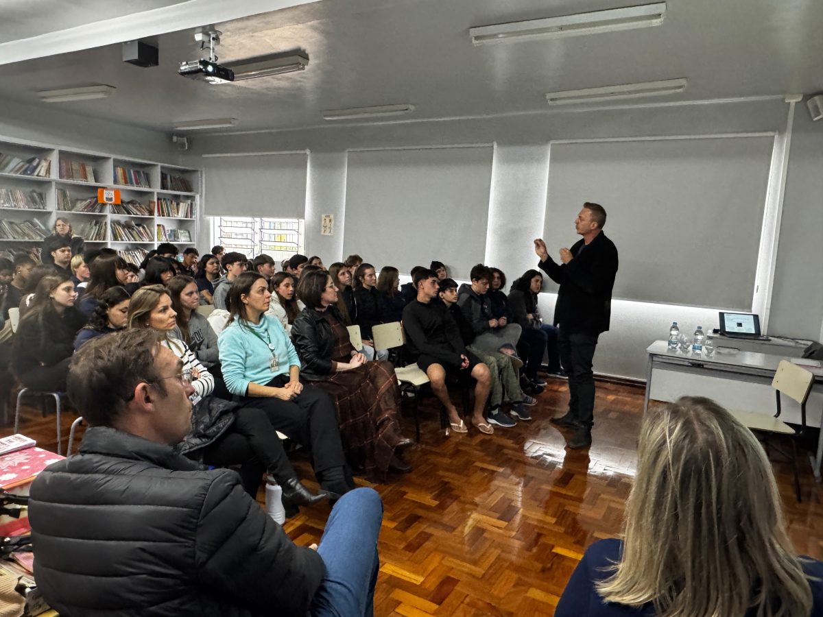 Atividade contou com palestra do delegado da Polícia Civil de Teutônia, Rogério Auler. Foto: Assessoria de Imprensa da Prefeitura
