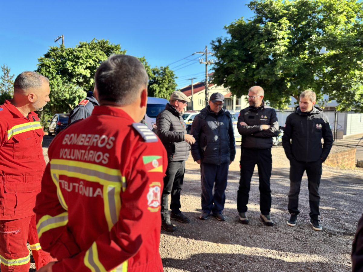 Defesa Civil italiana visita estrutura dos Bombeiros Voluntários de Teutônia