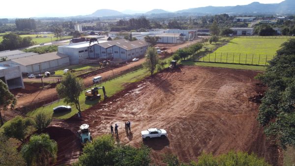 Teutônia inicia construção de espaço esportivo comunitário