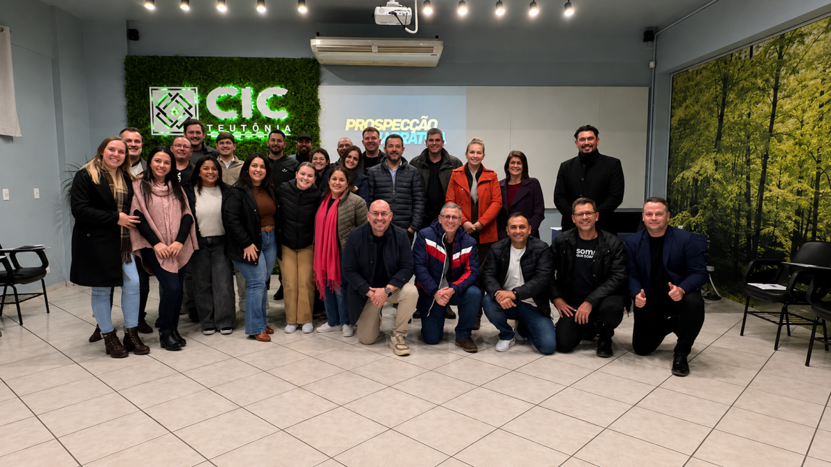 Curso sobre prospecção de clientes reúne cerca de 50 participantes