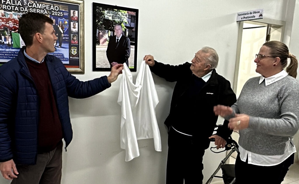 Líder local recebe homenagem por papel na emancipação