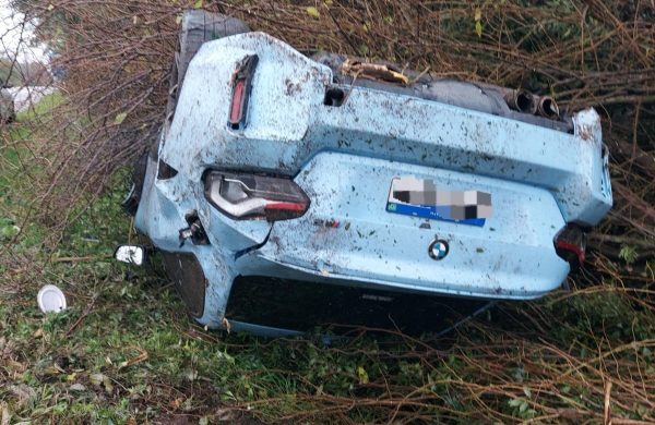 Veículo capota na RSC-453 e motorista escapa com ferimentos leves