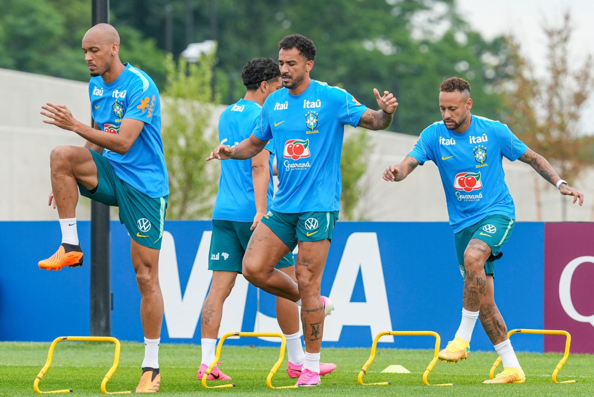 Fabinho, Danilo e Neymar durante treino para o confronto contra os japoneses. Foto: Nelson Terme/CBF/Divulgação