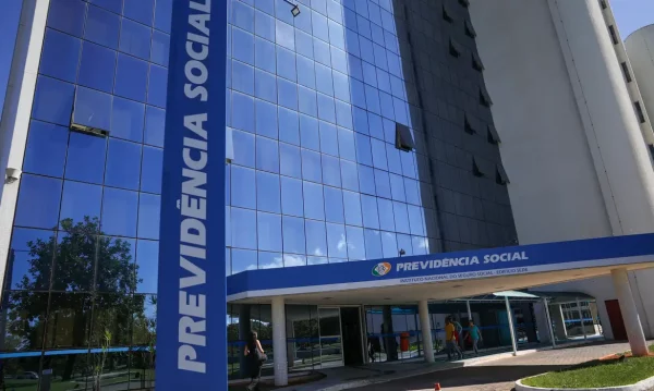 Fila do INSS atinge menor nível em 21 meses e fecha junho com 1,8 milhão de pedidos
