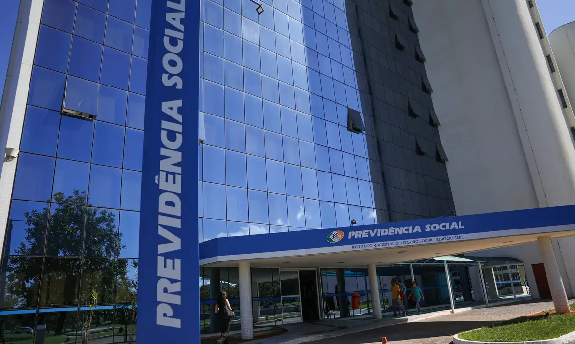 Fila do INSS atinge menor nível em 21 meses e fecha junho com 1,8 milhão de pedidos
