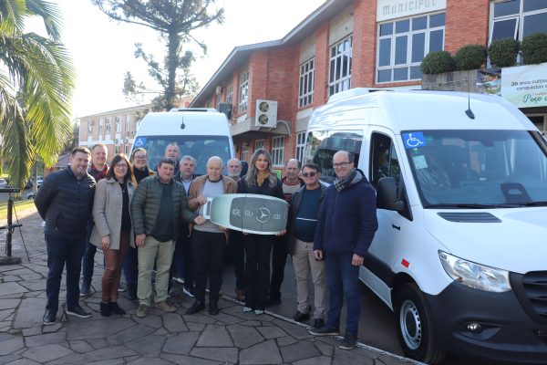 Poço das Antas amplia frota com novas vans para Saúde e Educação