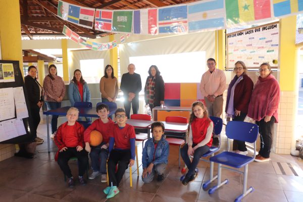 Poço das Antas renova mobiliário em escolas da rede municipal