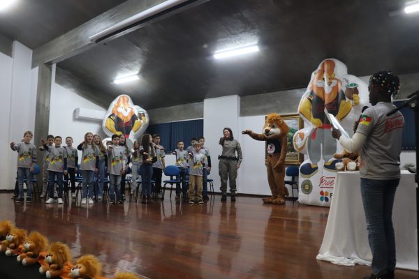 Proerd celebra formatura de 22 estudantes