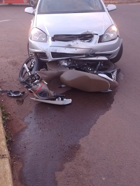Motociclista fica ferida em colisão no bairro Canabarro