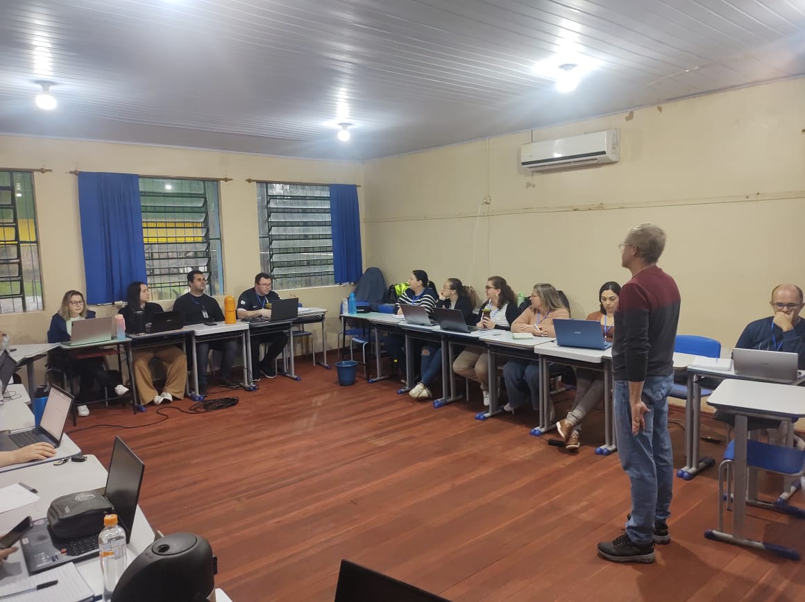 Formação continuada aborda práticas pedagógicas e inclusão em Paverama