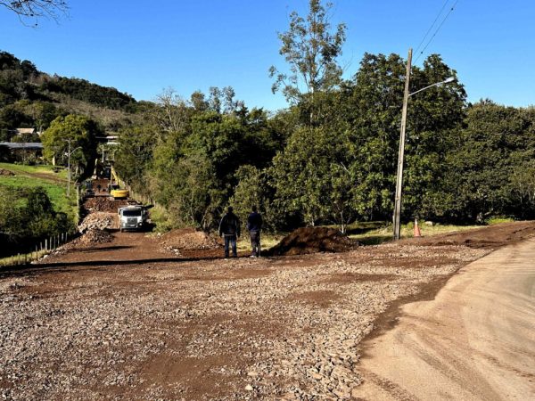Westfália inicia obras de pavimentação em Linha Frank