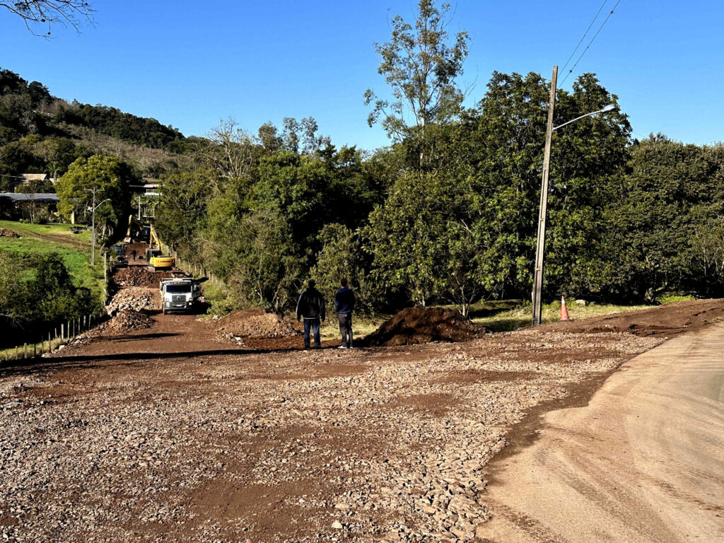 Westfália inicia obras de pavimentação em Linha Frank