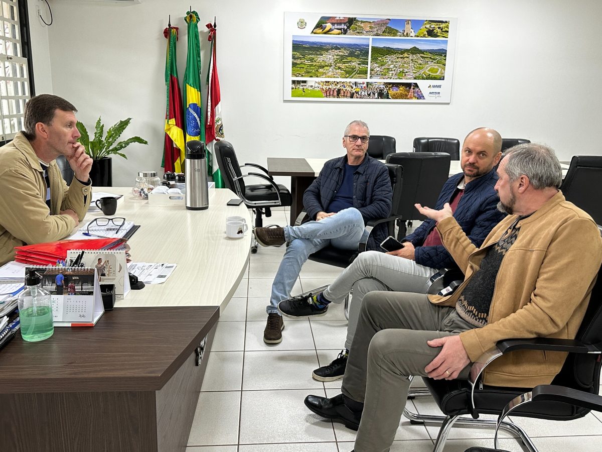 Reunião entre o Executivo Municipal, Certel e empresa parceira ocorreu na tarde desta segunda-feira, dia 06 de julho | Foto: Divulgação Prefeitura de Westfália / Leandro Augusto Hamester