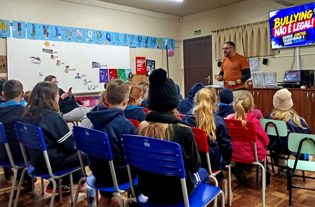 Ciclo de palestras aborda segurança digital e convivência escolar em Westfália