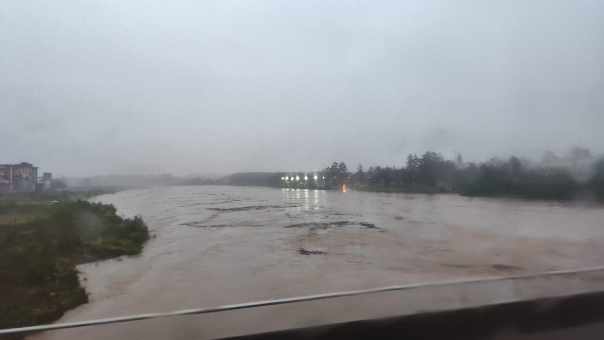 Rio Taquari sobe mais que o esperado e entra na cota de inundação