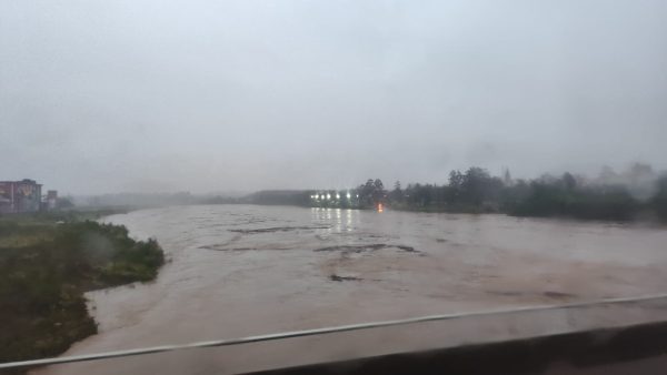 Rio Taquari sobe mais que o esperado e entra na cota de inundação