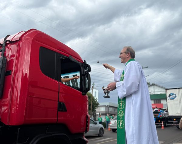 Fé e tradição marcam homenagens ao Colono e Motorista
