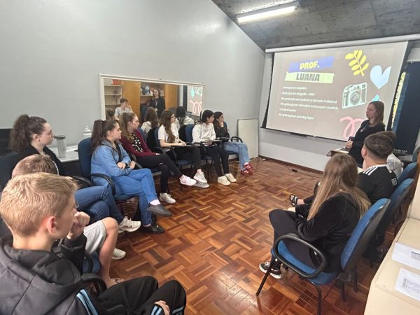 Curso de produção de conteúdo digital capacita participantes