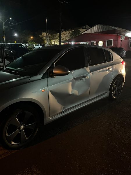 Moto e carro colidem no Centro Administrativo