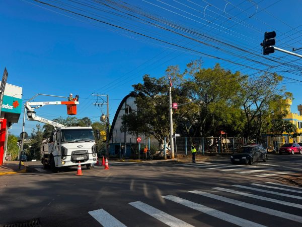 Novo semáforo começa a funcionar nesta terça-feira no Bairro Canabarro