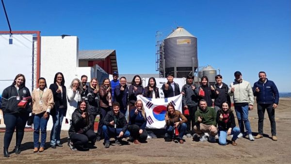 Missão da Coreia do Sul avalia cadeia produtiva de suínos no Vale do Taquari