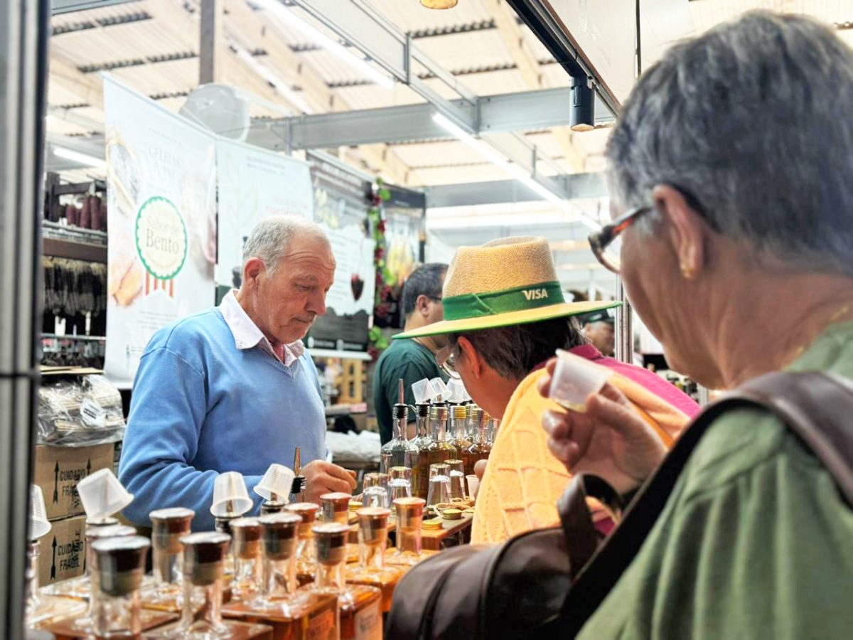 Para Arnildo, o amplo portfólio de produtos da
Cachaçaria Wille disponíveis
para degustação e o atendimento mais próximo são estratégicos para fortalecer as vendas. Fotos: Gabriela Arendt Schwingel