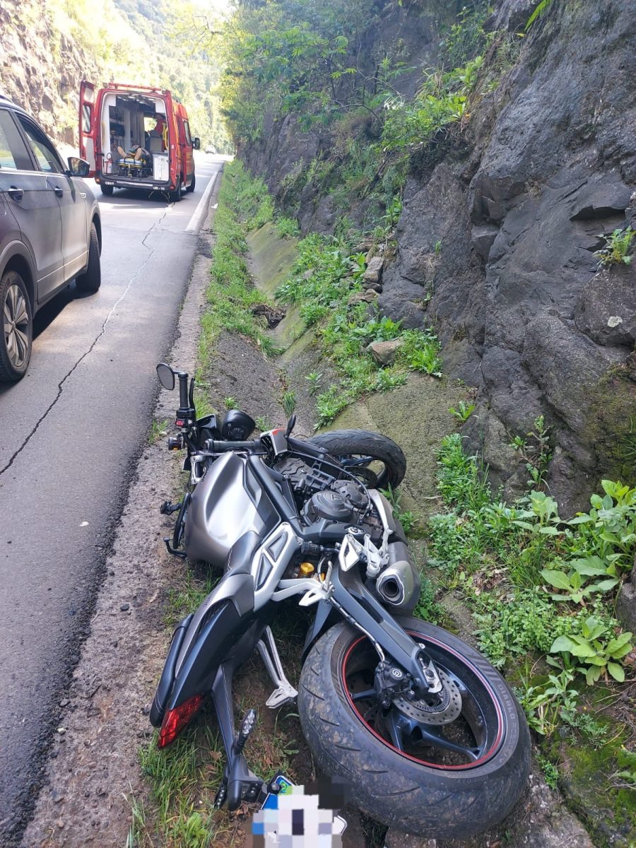 Motociclista fica ferido após queda na RSC-453