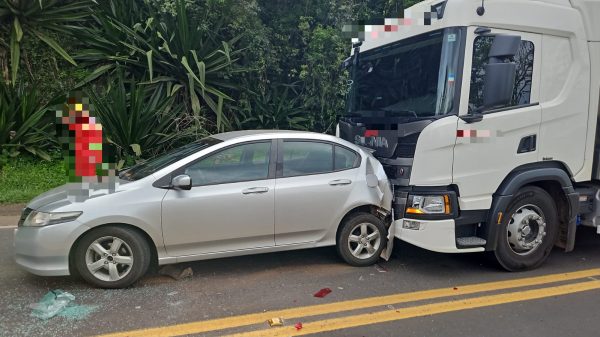 Colisão envolve carro e caminhão na RSC-453, em Teutônia