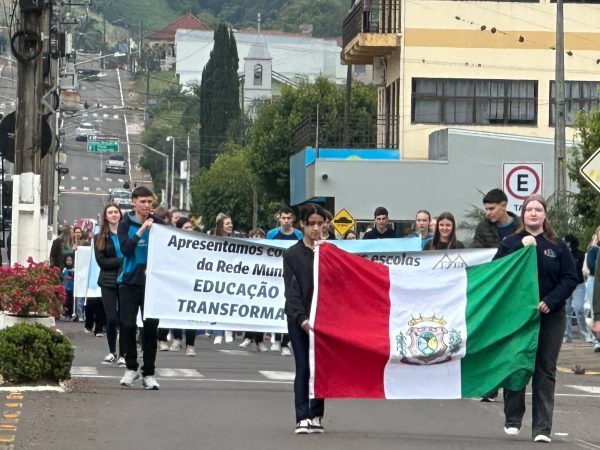 Desfile Cívico mobiliza comunidade em Westfália