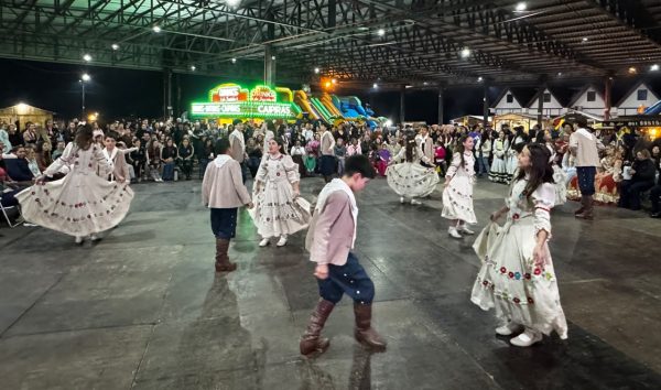 Acampamento Farroupilha de Teutônia inicia com tradição e música