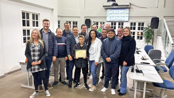 Atleta da Sub-10 do Inter é homenageado