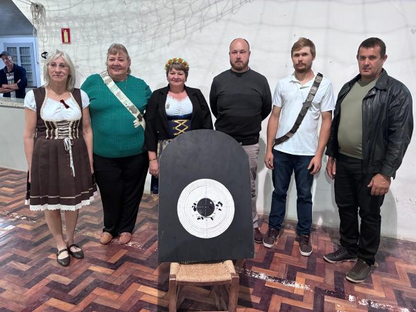Linha Clara elege a nova corte do Tiro-Rei
