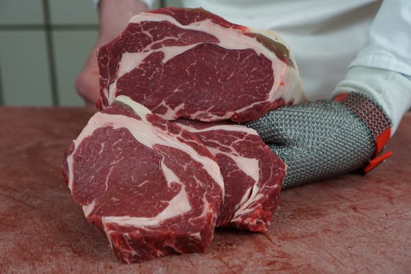 União Europeia suspende importações de carnes, ovos e mel do Brasil