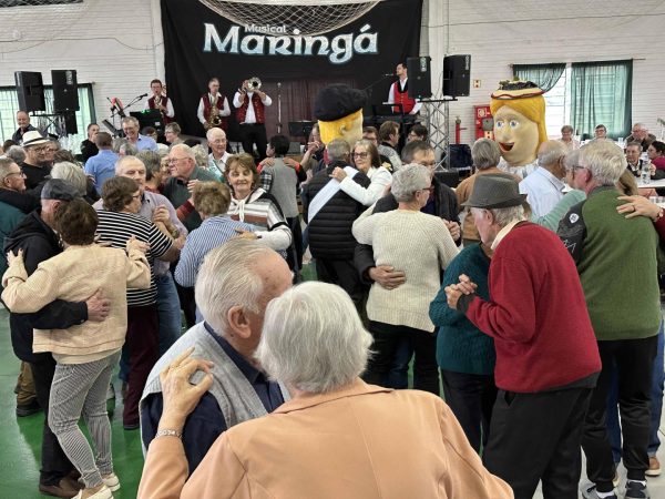 Festa da Pessoa Idosa reúne cerca de 500 participantes em Westfália