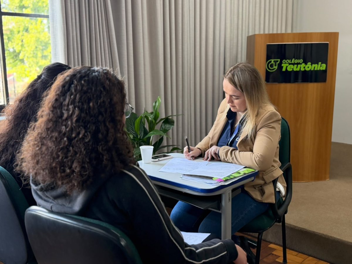 Representantes dos RHs da Certel, da American Nutrients e da Lactalis entrevistaram os estudantes do CT, o que para muitos foi a primeira experiência próxima do processo de seleção para o mercado de trabalho | Foto: Divulgação Colégio Teutônia / Stéfani Hollmann