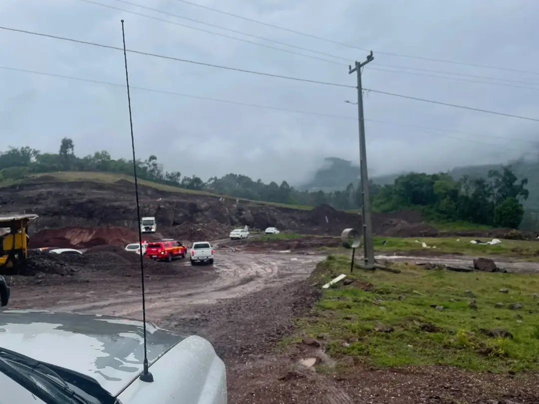 Paverama desmonta rochas para reforçar manutenção das estradas
