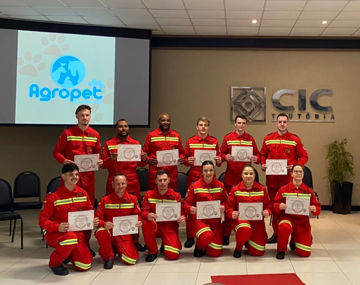 Bombeiros Voluntários de Teutônia formam 12 novos integrantes