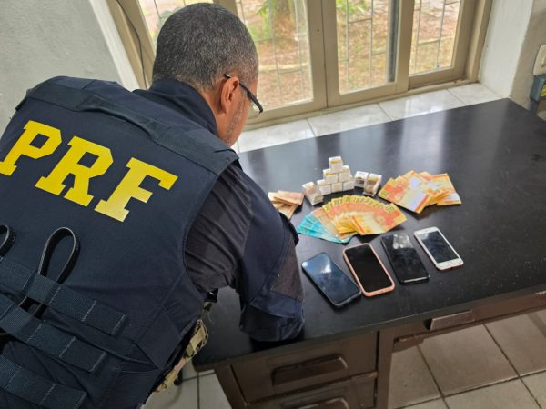 Quatro pessoas são presas com R$ 11 mil em notas falsas em Tabaí
