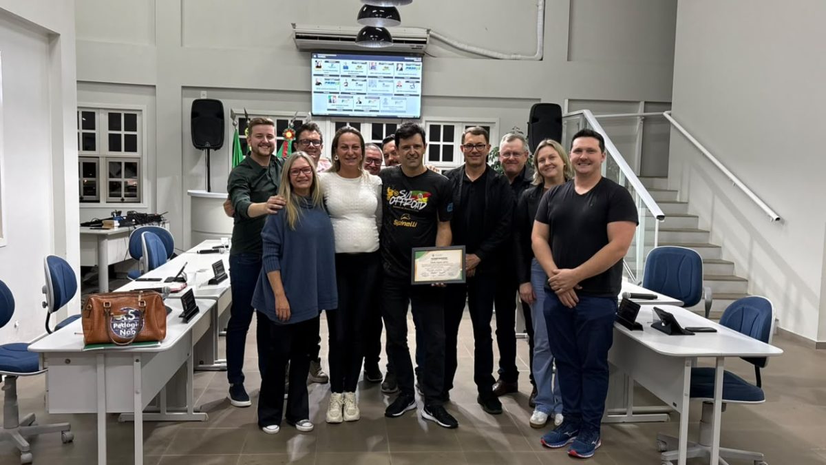 Motociclista e trilheiro Charleu Augusto Spricio foi homenageado pela conquista do título de Campeão Brasileiro de Enduro de Regularidade | Foto: Emanuelly Santos da Silva/divulgação