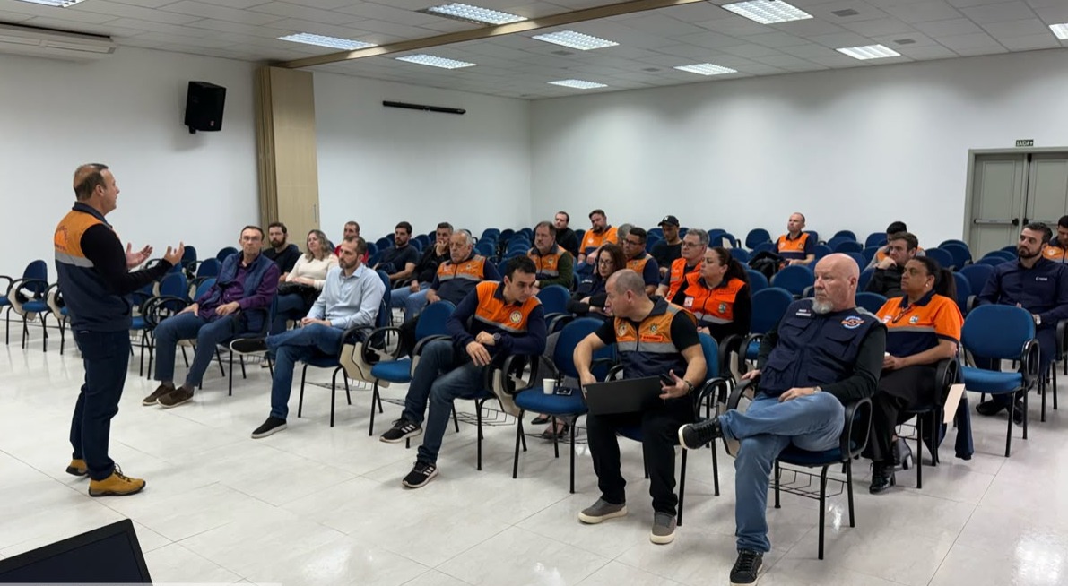 Coordenadores de Defesa Civil debatem resposta a desastres em Teutônia