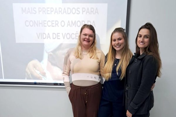 Encontro orienta gestantes e acompanhantes sobre o parto