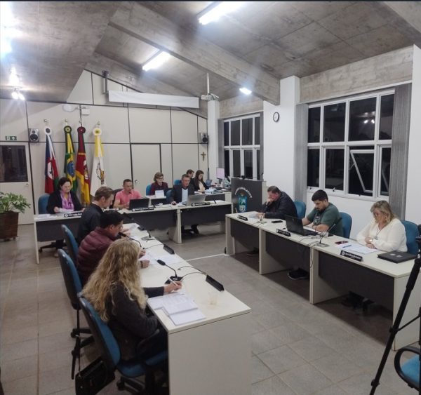 Legislativo aprova contratação temporária de nove servidores