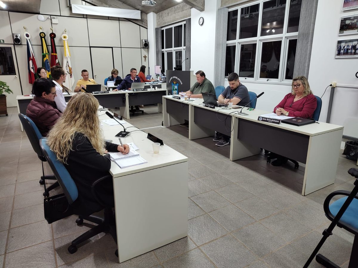 Câmara aprova criação de dois cargos de professor