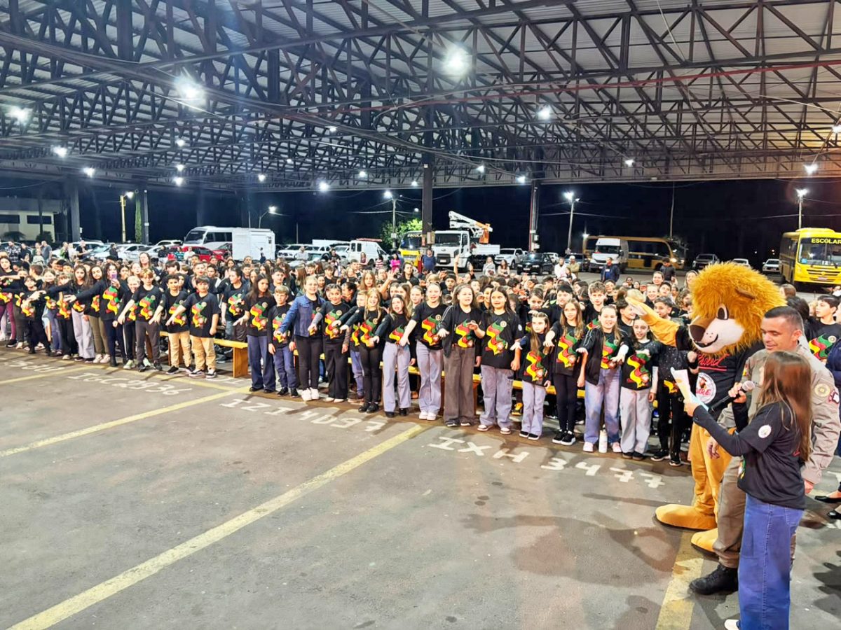 Mais de 440 alunos participam  da formatura do Proerd